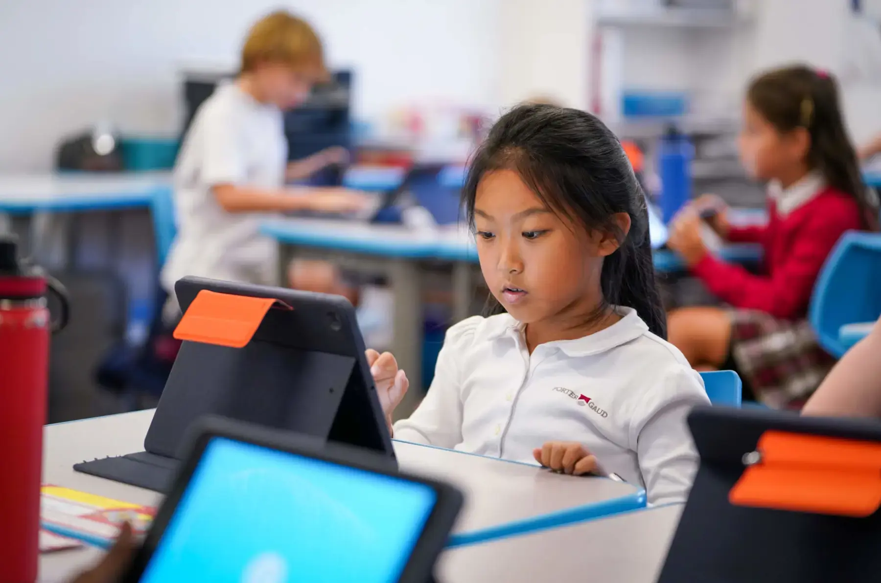 Porter-Gaud student uses an Ipad in class